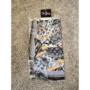 Boutique black white printed scarf NWT